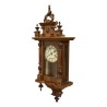 Eine Henri II-Uhr aus Walnussholz. Fehlendes Stück Holz. - Moinat - Pendules murales