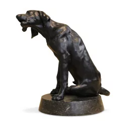 Eine Bronzeskulptur auf Marmorsockel. \"der Hund\".