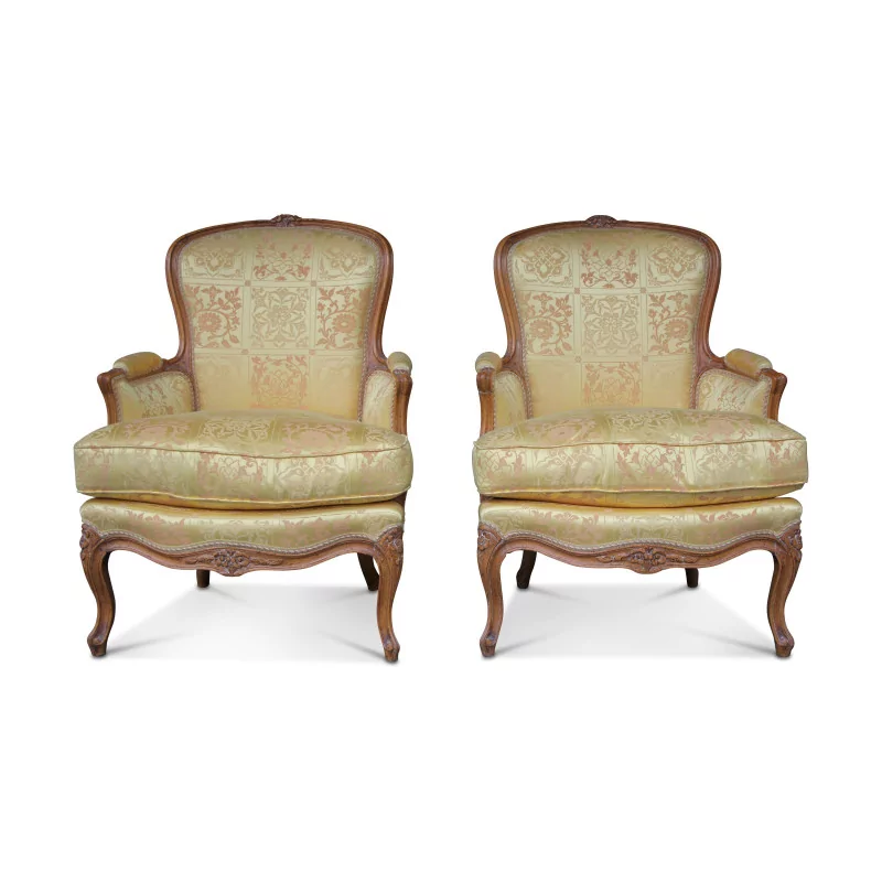 Zwei mit seidenen Lampas bedeckte Hirtinnen aus Louis XV - Moinat - Armlehnstühle, Sesseln