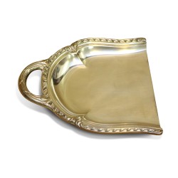 Улавливатель крошек из серебристого металла.