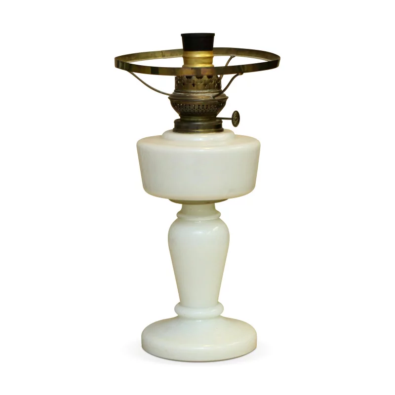 Une base de lampe blanc en opaline. - Moinat - Opaline