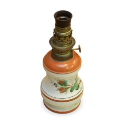 Ein rot-weißer Lampensockel aus Opalglas