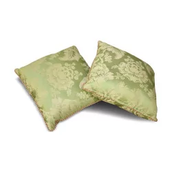 A “Damascus” feather interior cushion.