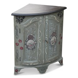 A fir corner. Painted wood with flower decor