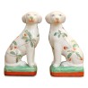 Ein Paar „Delft“-Porzellanhunde mit Blumendekor. - Moinat - Porzellan