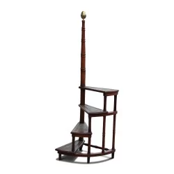 Une échelle de bibliothèque anglais en bois.