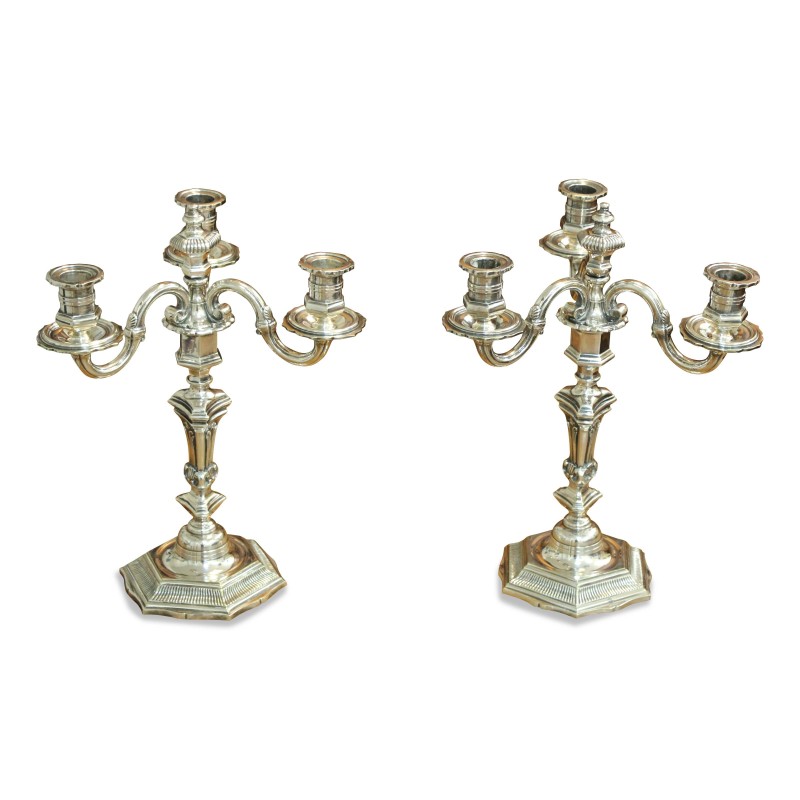 Une paire de bougeoirs 3 flammes en bronze argenté. - Moinat - Bougeoirs, Chandeliers Une paire de bougeoirs 3 flammes en bronze argenté. - Moinat - Bougeoirs, Chandeliers