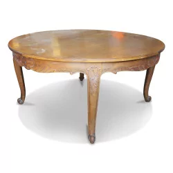 Une table Louis XV régence en noyer