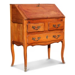 Un bureau dos d’âne Louis XV en noyer