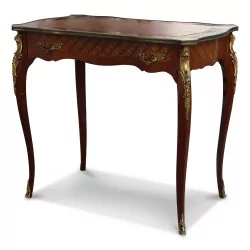 Table d appoint en bois de rose de style XV
