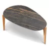 Une table basse tripode avec plateau en céramique - Moinat - Tables