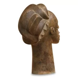 Une sculpture "Tête de femme" en marbre