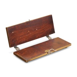 Une presse "ACME TIE PRESS" en bois.