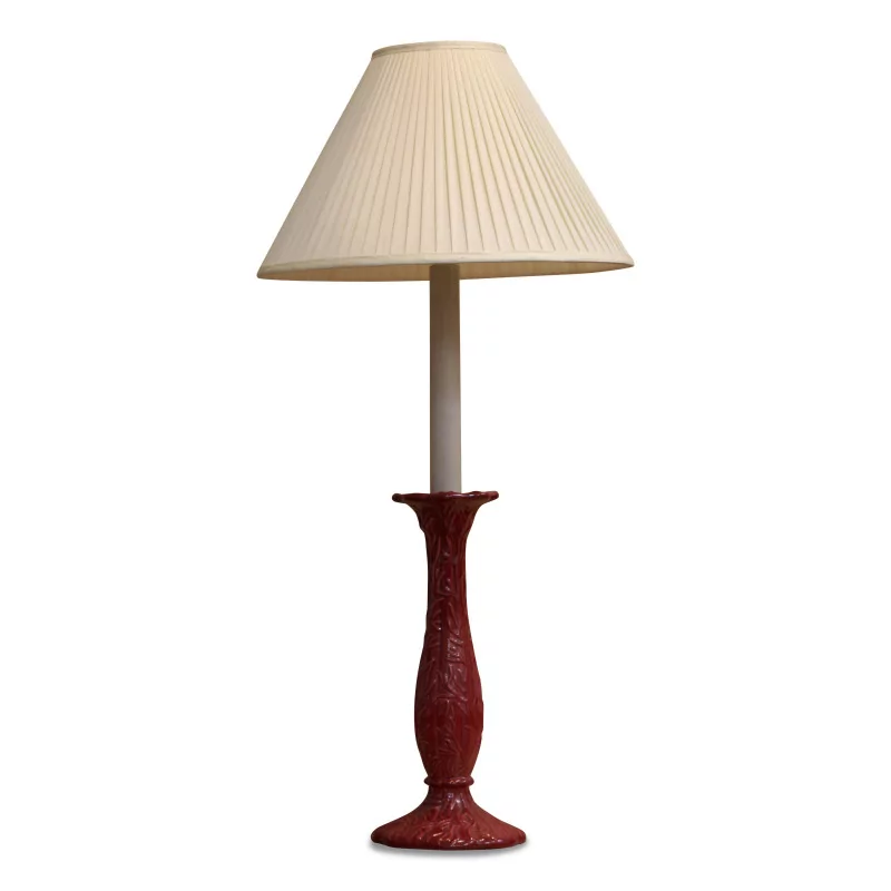 Une lampe piétement porcelaine rouge - Moinat - Lampes de table