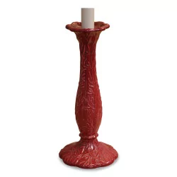 Une lampe piétement porcelaine rouge