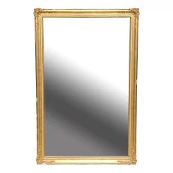 Un miroir cadre bois doré