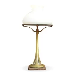 Une lampe Liberty en bronze deux lumières