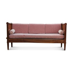Un canapé - lit de repos