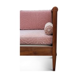 Un canapé - lit de repos