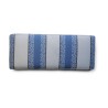 Un coussin rectangle recouvert de tissu bleu et blanc - Moinat - Coussins