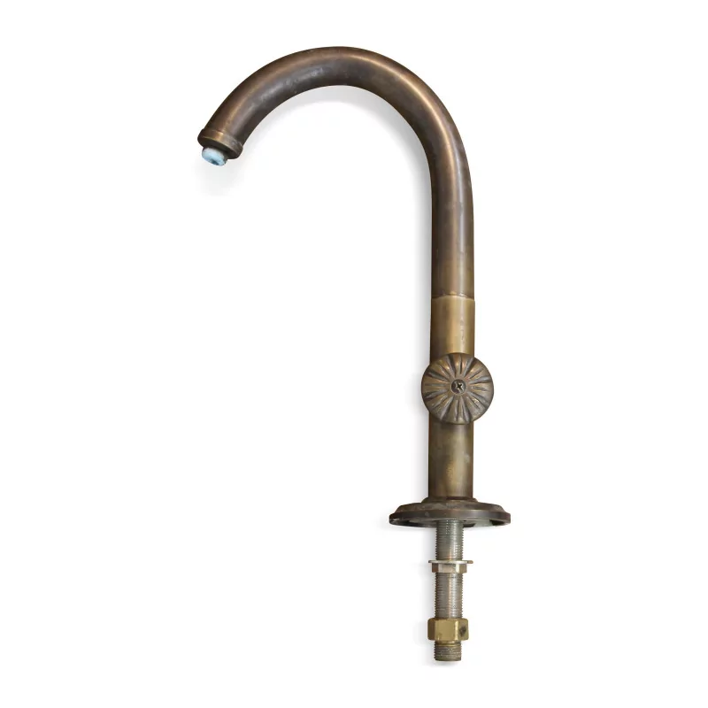 Un robinet en bronze pour bassin ou évier - Moinat - Bassins, Fontaines