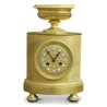 Une pendule de style Empire en bronze doré - Moinat - Pendules à poser