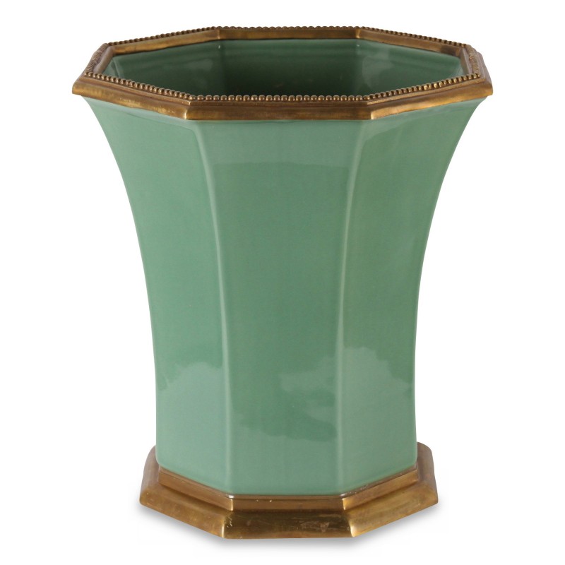 A green porcelain vase with bronze border and foot - Moinat - Boxes, Urns, Vases A green porcelain vase with bronze border and foot - Moinat - Boxes, Urns, Vases