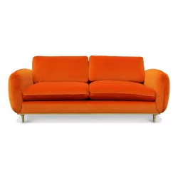 Ein „Wave By Moinat“-Sofa mit Samtbezug