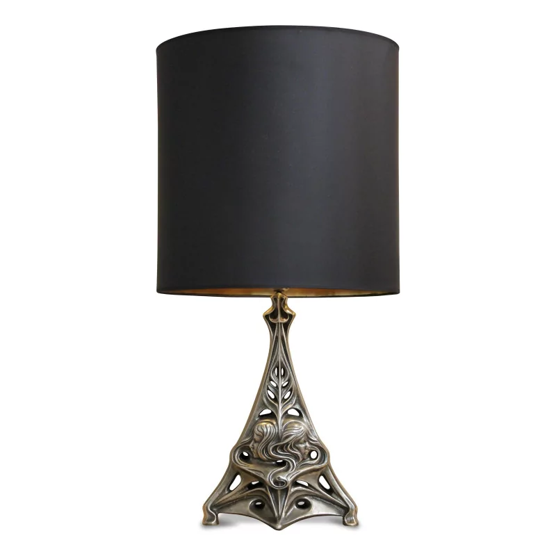 Une lampe en bronze "Liberty" argenté avec abat-jour - Moinat - Lampes de table