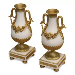 A pair of cassolettes in white and Carrara marble