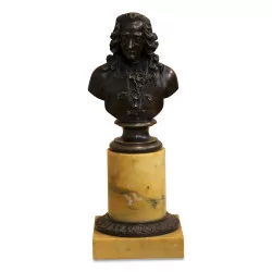 Une paire de buste en bronze de Voltaire et Rousseau