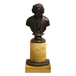 Une paire de buste en bronze de Voltaire et Rousseau