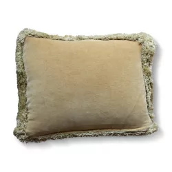Старинная подушка из гобелена