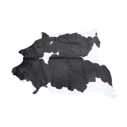 黑白牛皮地毯，XL 型号。