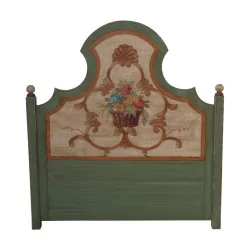 “小木屋”风格的绿色油漆木制床头板，带装饰。