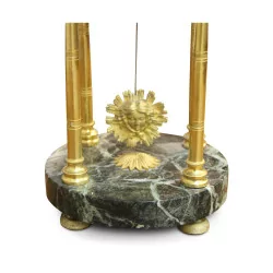 Une pendule en bronze doré Louis XVI et marbre