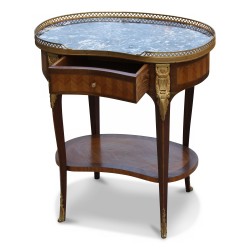 Une table rognon en bois de rose marquetée