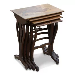 Много столов Галле с подписью «Нэнси 1910».