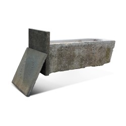 Ein kleines Becken / eine Steinkrippe