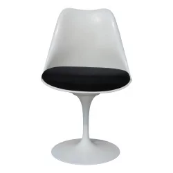 Six \"Saarinen de Knoll\" chairs in white