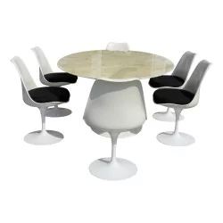 Une table "Eero Saarinen" plateau marbre blanc