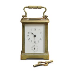 Une horloge réveil d’officier