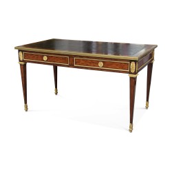 Ein Louis XVI-Schreibtisch aus gesprenkeltem Mahagoniholz