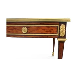 Ein Louis XVI-Schreibtisch aus gesprenkeltem Mahagoniholz