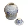 An ivory and blue porcelain herb pot - Moinat - Chinaware, Porcelain