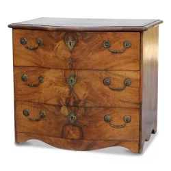 Une commode Bernoise "Funk" en noyer