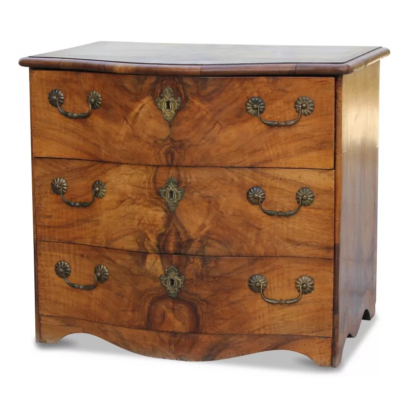 Une commode Bernoise "Funk" en noyer - Moinat - Commodes, Chiffonniers, Semainiers Une commode Bernoise "Funk" en noyer - Moinat - Commodes, Chiffonniers, Semainiers