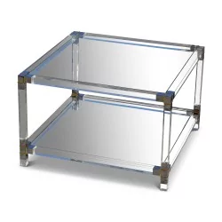 Un bout de canapé en Plexiglas transparent