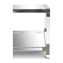 Un bout de canapé en Plexiglas transparent