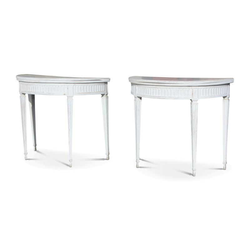 A pair of half-moon tables in white painted wood - Moinat - Consoles, Side tables, Sofa tables